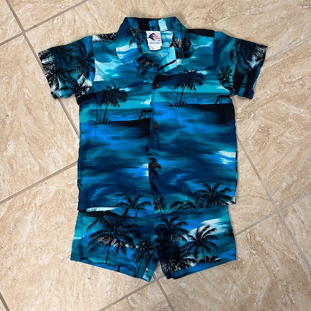 NWOT Hawaiian 🌺 Shirt & Shorts Set